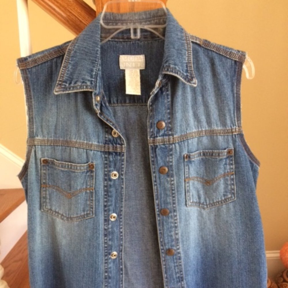 Victoria’s Secret Sleeveless Shirt